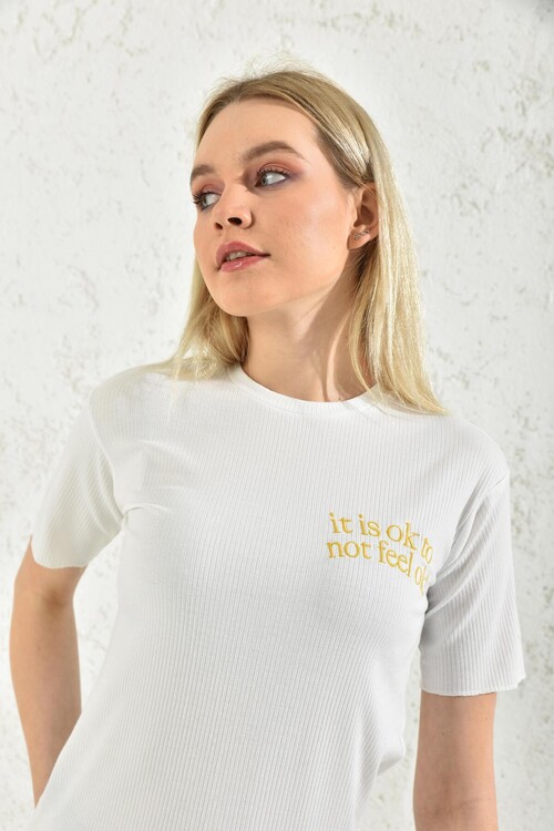 Beyaz Nakış Detaylı Kısa Kol T-Shirt