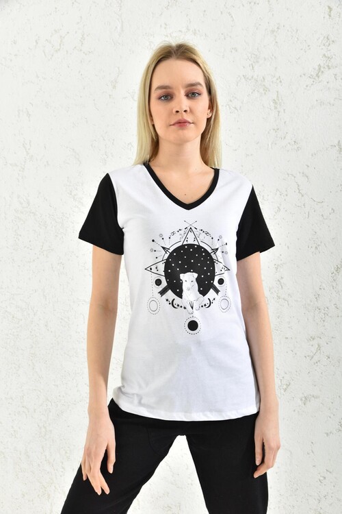 Siyah-Beyaz V Yaka Baskılı T-Shirt