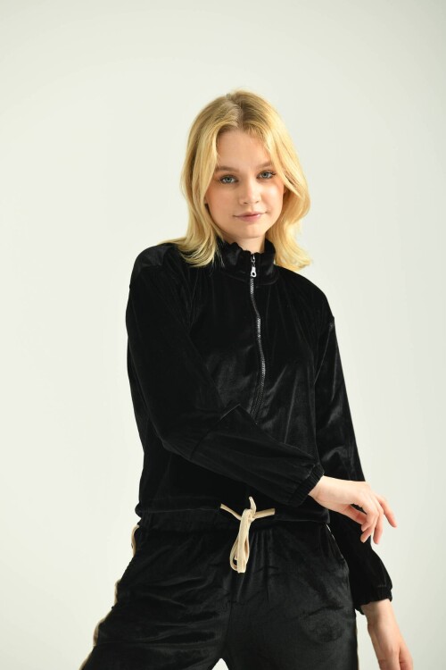 Siyah Şerit Detaylı Kadife Eşofman Takımı