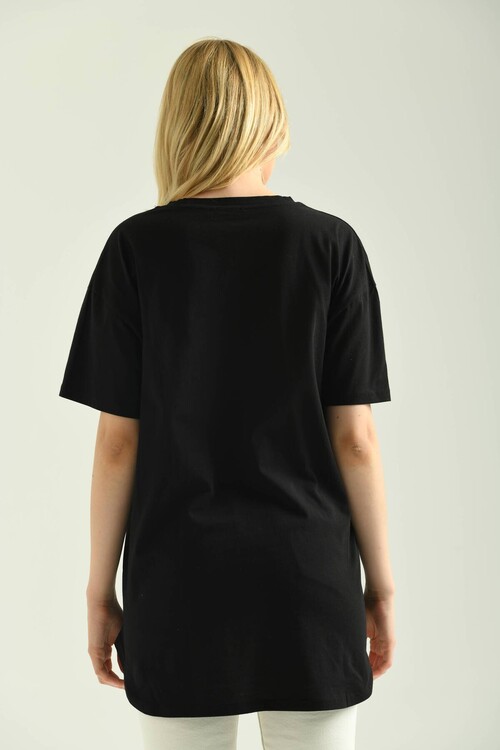 Siyah V Yaka Uç Detay Kısa Kollu T-Shirt
