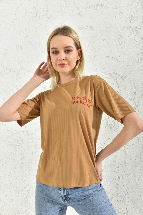 Sütlü Kahve Nakış Detaylı Kısa Kol T-Shirt