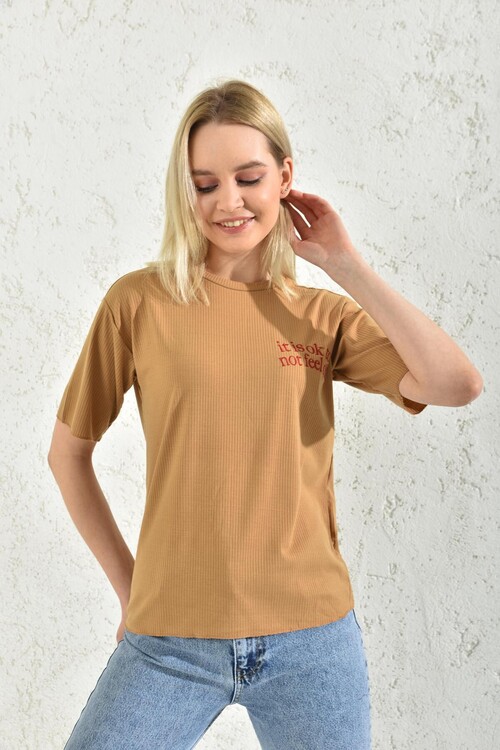 Sütlü Kahve Nakış Detaylı Kısa Kol T-Shirt