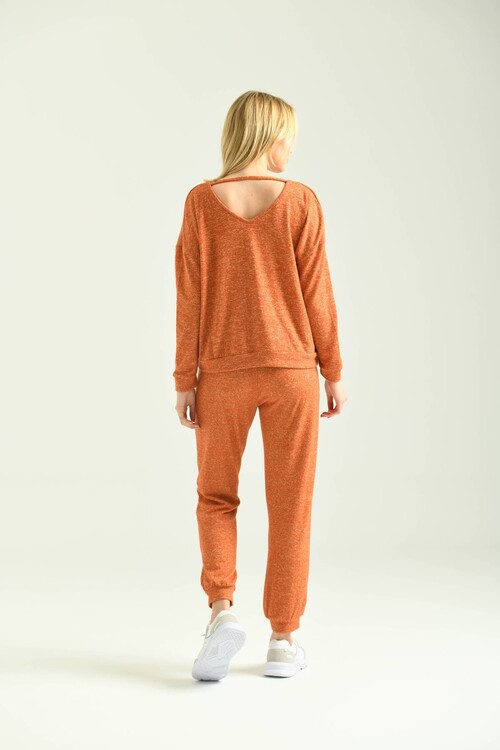 Turuncu V Yaka Yumoş Kumaş Örme Pijama Takımı