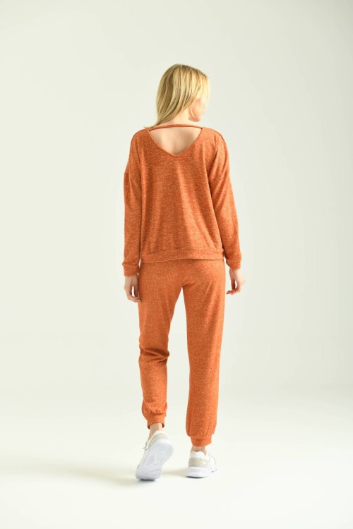 Turuncu V Yaka Yumoş Kumaş Örme Pijama Takımı