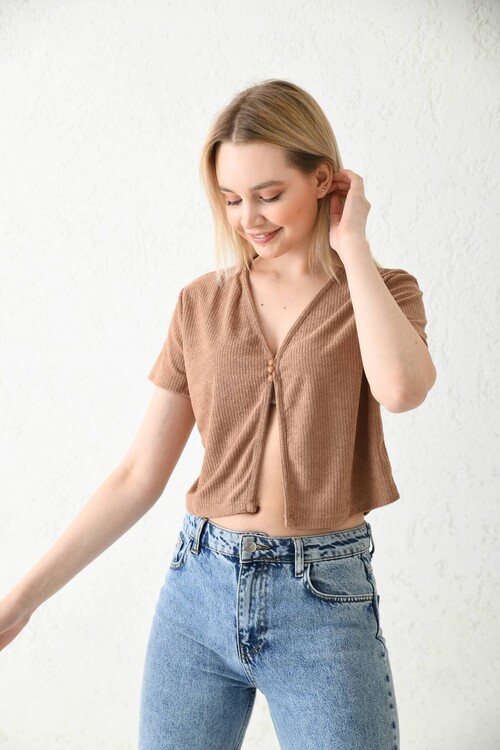 Mink Button Detailed Knitted Crop Blouse
