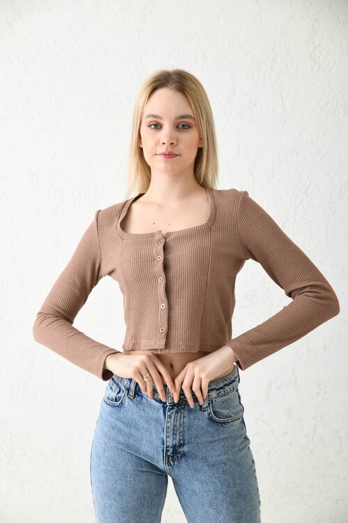 Mink Button Detailed Knitted Crop Blouse