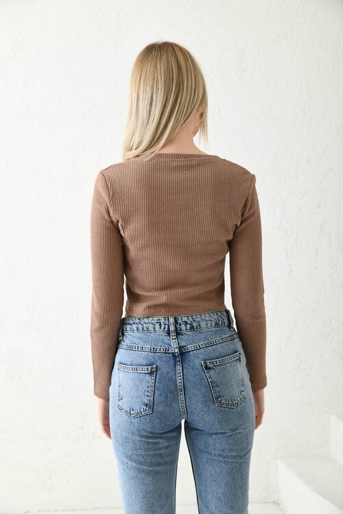 Mink Button Detailed Knitted Crop Blouse