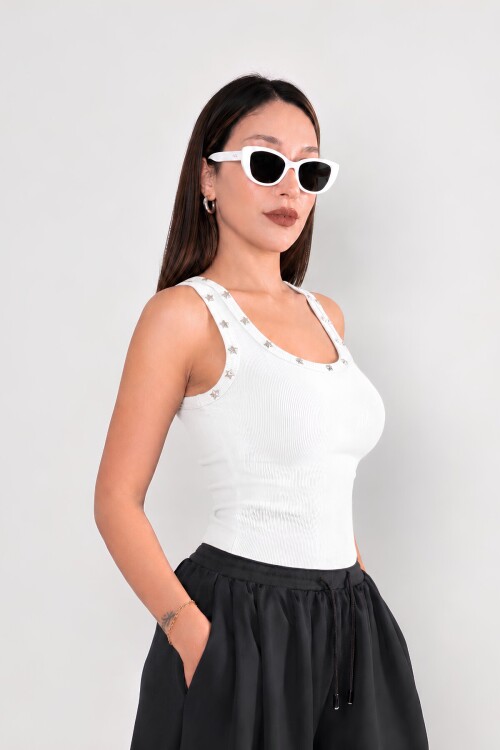 Beyaz Zımba Detaylı Fitted Atlet | Vücuda Oturan %100 Pamuk Örme Kumaş | Kolsuz Basic Tasarım | Modern Şık Günlük Casual Rahat Üst Giyim
