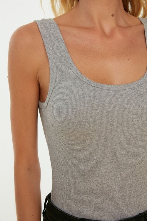 Gri Fitted Havuz Yaka Fitilli Esnek Örme Atlet