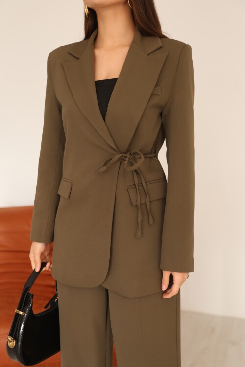 Haki Önü Bağlamalı ve Cep Detaylı Blazer ve Yüksek Bel Pantolon ikili Takım