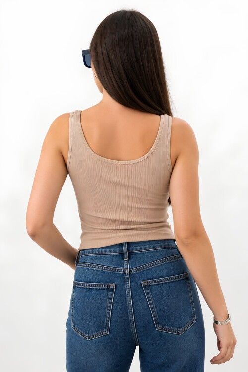Kadın Açık Kahverengi Fitted Havuz Yaka Atlet | Kalın Askılı Fitilli Kaşkorse Örme Kumaş | %98 Pamuk %2 Elastan Esnek Vücuda Oturan Basic Atlet | Günl