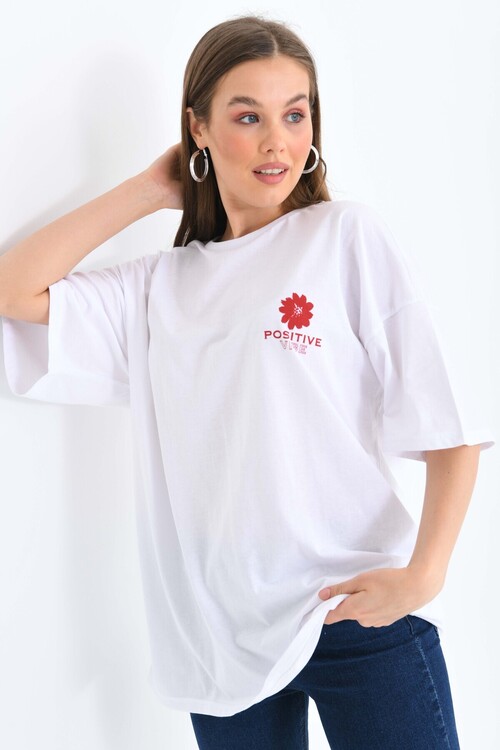 Kadın Beyaz Sırtı Kırmızı Baskılı Oversize Bisiklet Yaka Örme T-Shirt