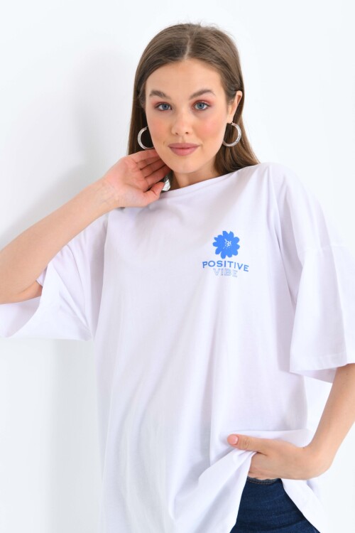 Kadın Beyaz Sırtı Mavi Baskılı Oversize Bisiklet Yaka Örme T-Shirt