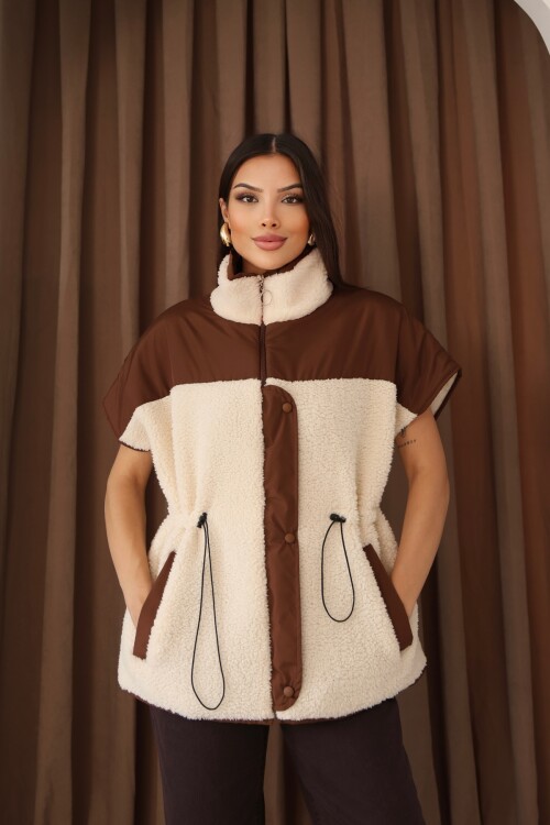 Kadın Ekru Polar ve Kahve Garnili Fermuar ve Cep Detaylı Şişme Mont