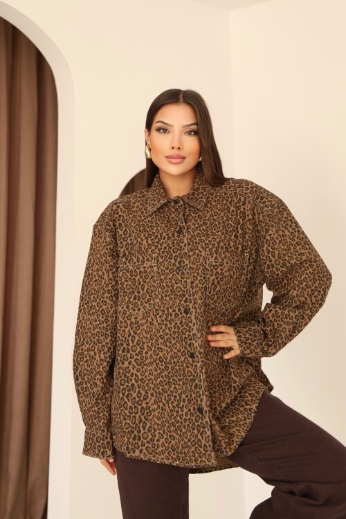 Kadın Kahverengi Leopar Desenli Düğme Detaylı Gömlek Yaka Oversize Ceket