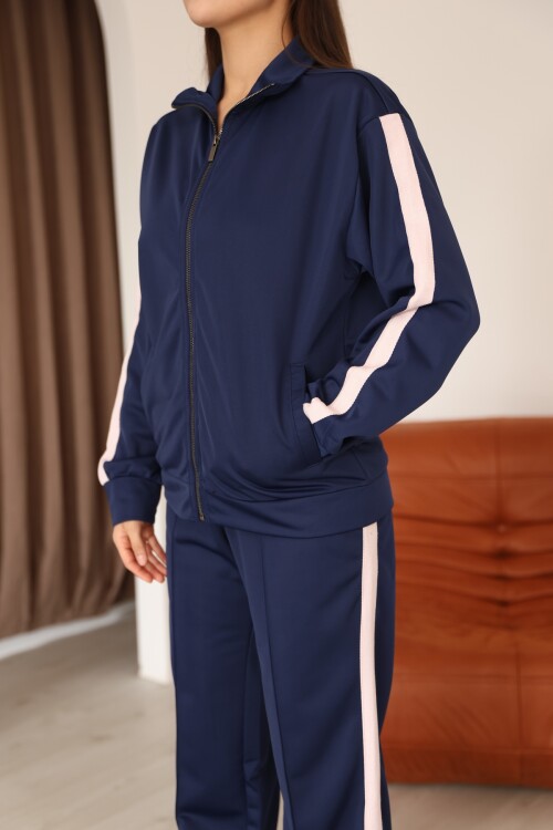Kadın Lacivert Yanları Şerit Detaylı Eşofman Takımı