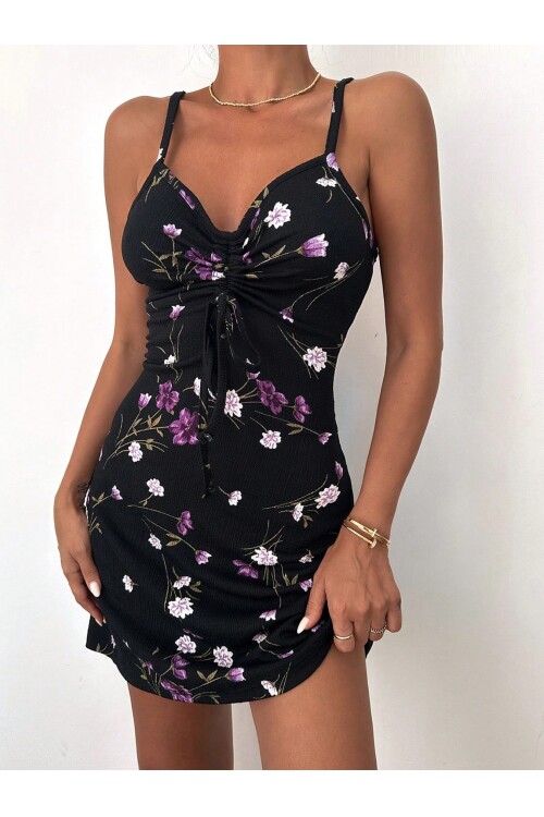 Kadın Siyah Mor Çiçekli Göğüs Detaylı Askılı Diz Üstü Elbise