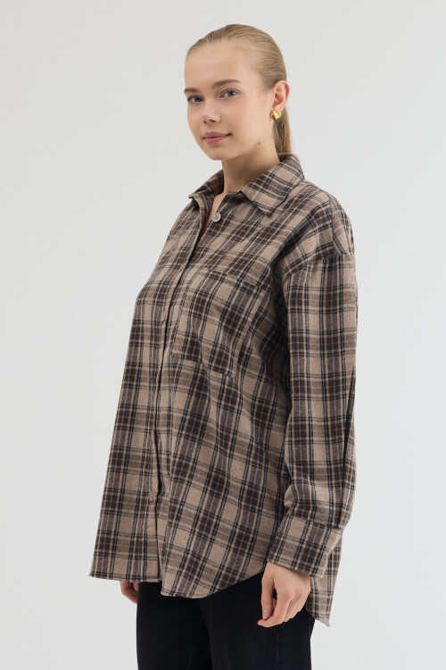 Kahve Oversize Kesim Uzun Kol Düğme ve Cep Detaylı Ekose Gömlek