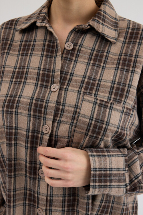 Kahve Oversize Kesim Uzun Kol Düğme ve Cep Detaylı Ekose Gömlek