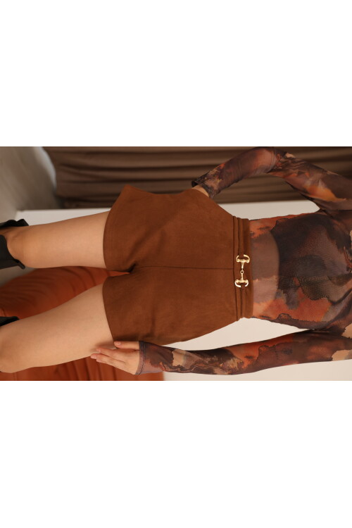 Kahverengi Süet Toka Kemer Detaylı Mini Şort