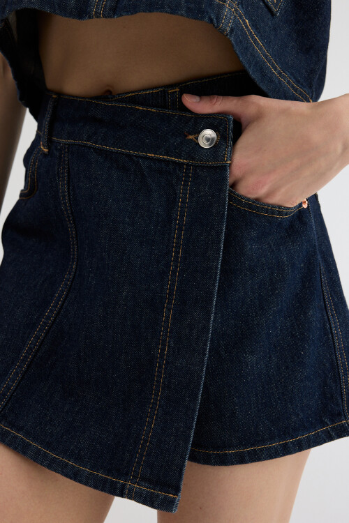 Koyu Lacivert Gömlek Yaka Cep Detaylı Üst ve Asimetrik Düğmeli Kot Şort Etek Urban Stil İkili Takım