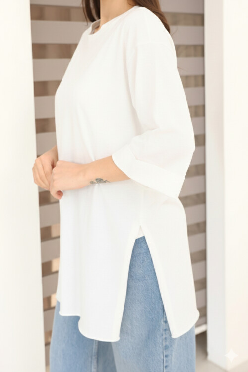 Moviment Kadın Standart Beden Duble Kol Yandan Yırtmaçlı Beyaz T-shirt