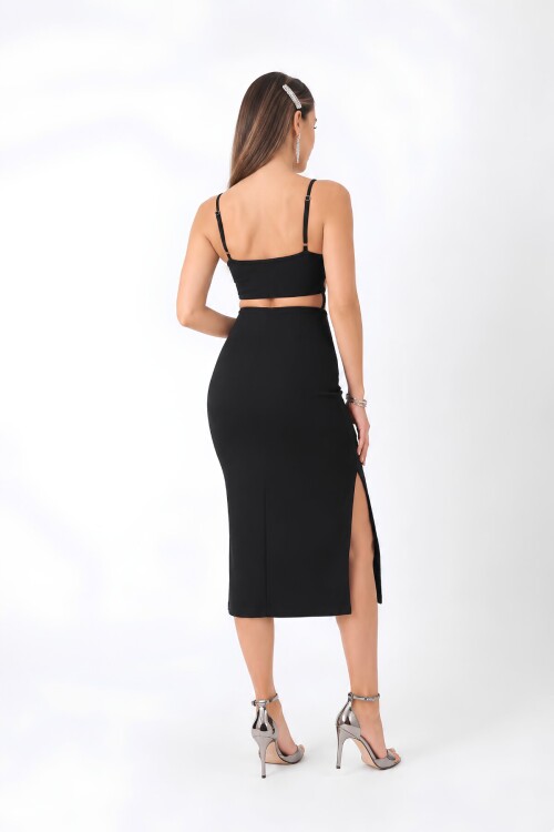 Siyah Bodycon Midi Kalem Elbise | İnce Askılı Havuz Yaka | Cut Out Sırt Dekolteli Yırtmaç Detaylı | Viskon Karışımlı İnterlok Esnek Örme Kumaş