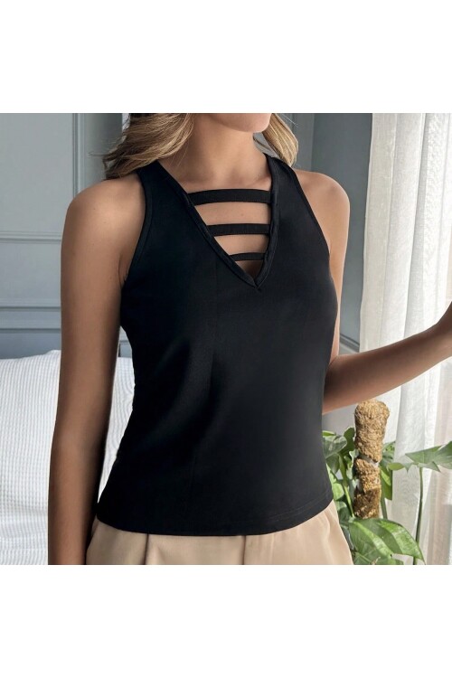 Siyah Önü V Yaka Şerit Detaylı Askılı Krep Bluz