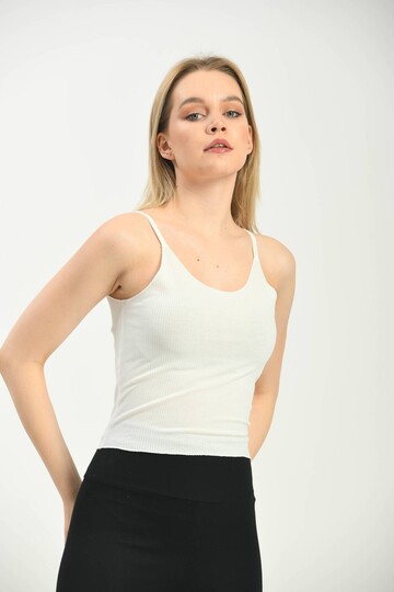 Beyaz Askılı Fitted Örme Atlet