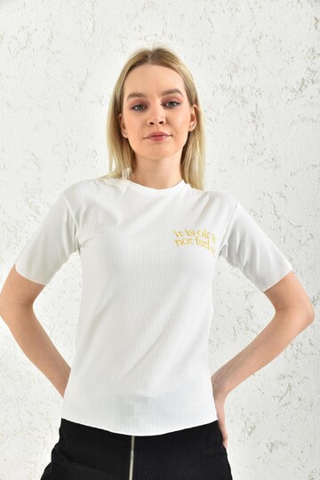 Beyaz Nakış Detaylı Kısa Kol T-Shirt