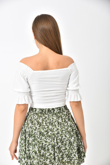 White Crop Blouse With Pleated Front Collar and Elastic Sleeve Elastic Detail