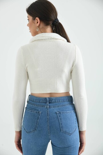 Ecru Shirt Collar Fur Button Detailed Knitted Crop Blouse