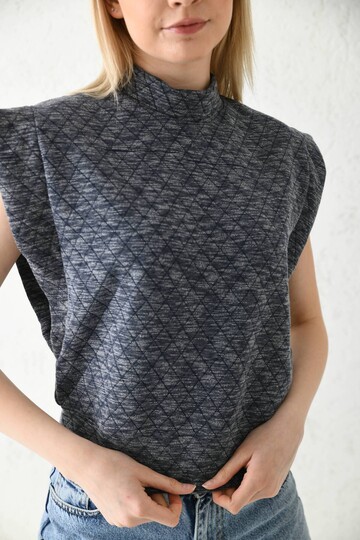Gray Diamond Pattern Bat Sleeve Blouse