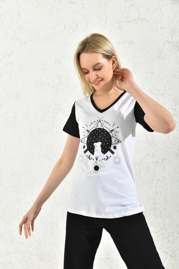 Siyah-Beyaz V Yaka Baskılı T-Shirt