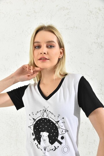 Siyah-Beyaz V Yaka Baskılı T-Shirt