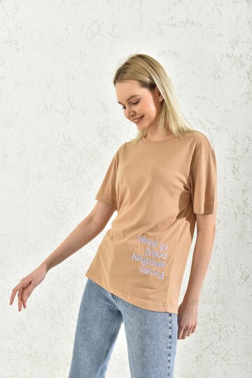 Sütlü Kahve Kısa Kol Nakışlı T-Shirt