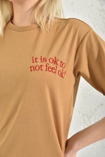 Sütlü Kahve Nakış Detaylı Kısa Kol T-Shirt