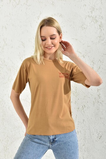 Sütlü Kahve Nakış Detaylı Kısa Kol T-Shirt