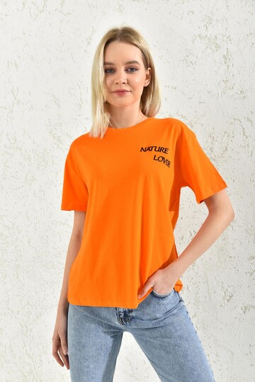 Turuncu Ön Nakışlı Sırt Baskı Detaylı T-Shirt