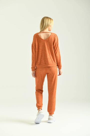 Turuncu V Yaka Yumoş Kumaş Örme Pijama Takımı