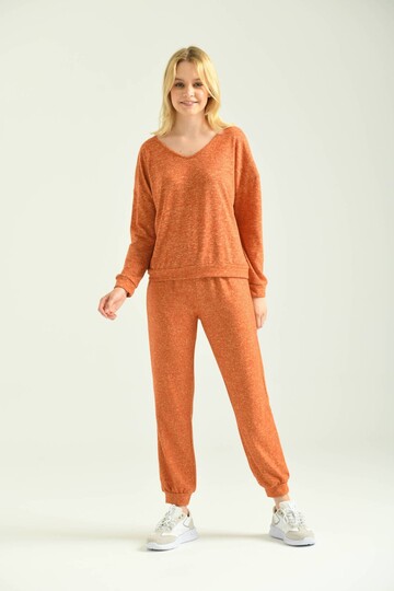 Turuncu V Yaka Yumoş Kumaş Örme Pijama Takımı