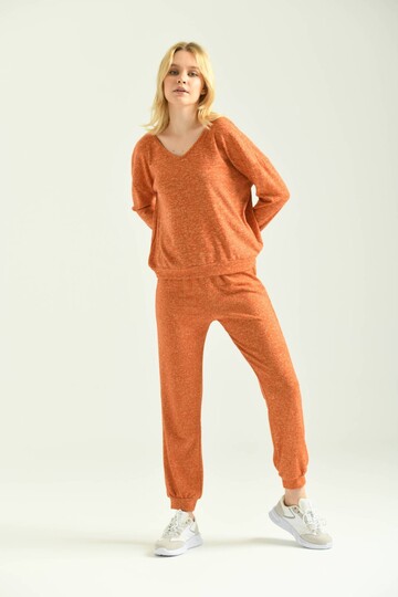 Turuncu V Yaka Yumoş Kumaş Örme Pijama Takımı