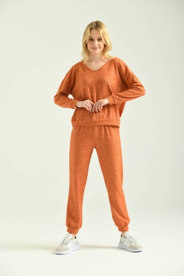 Turuncu V Yaka Yumoş Kumaş Örme Pijama Takımı