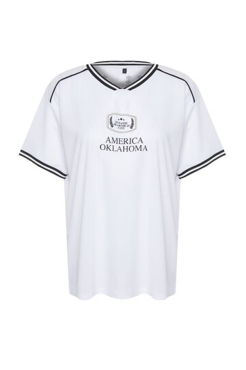 Beyaz Ön Arka Baskılı Oversize Kesim V Yaka  Örme T-Shirt