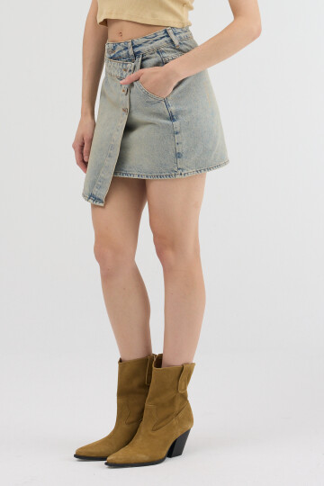 Buz Mavisi Yıkamalı Asimetrik Düğmeli ve Cep Detaylı Kot Şort Etek