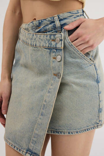 Buz Mavisi Yıkamalı Asimetrik Düğmeli ve Cep Detaylı Kot Şort Etek