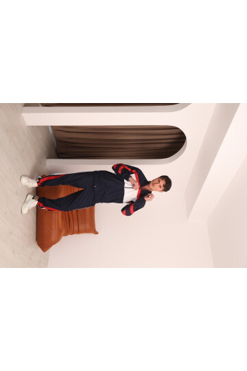 Erkek Lacivert Özel Seri Kırmızı ve Beyaz Şerit Detaylı Eşofman Takımı