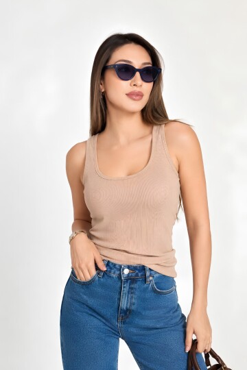 Kadın Açık Kahverengi Fitted Havuz Yaka Atlet | Kalın Askılı Fitilli Kaşkorse Örme Kumaş | %98 Pamuk %2 Elastan Esnek Vücuda Oturan Basic Atlet | Günl