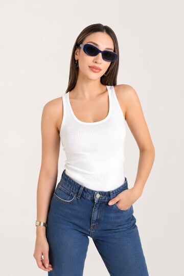 Kadın Beyaz Fitted Havuz Yaka Atlet | Kalın Askılı Fitilli Kaşkorse Örme Kumaş | %98 Pamuk %2 Elastan Esnek Vücuda Oturan Basic Atlet | Günl