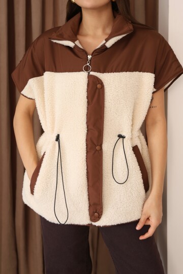 Kadın Ekru Polar ve Kahve Garnili Fermuar ve Cep Detaylı Şişme Mont